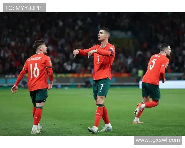 激烈角逐：足球赛场上的战术博弈与团队协作全面解析